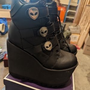 Killstar alien platform boots